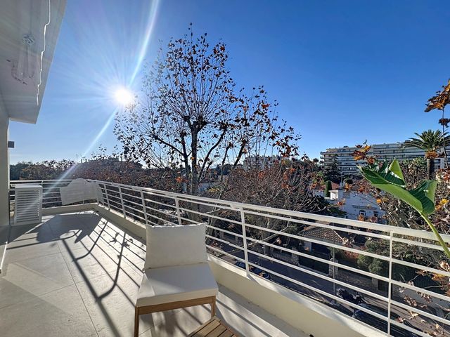 Appartement F3 à vendre - 3 pièces - 64.42 m2 - CANNES - 06 - PROVENCE-ALPES-COTE-D-AZUR - Century 21 Adhère Transactions