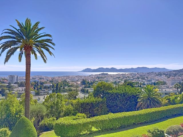 Appartement F3 à louer - 3 pièces - 83.0 m2 - CANNES - 06 - PROVENCE-ALPES-COTE-D-AZUR - Century 21 Adhère Transactions