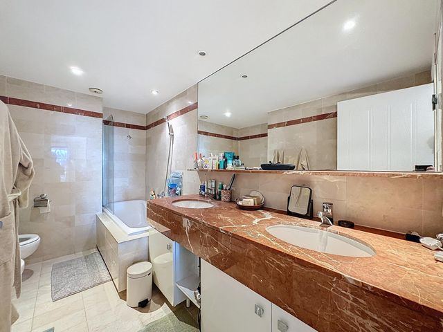 Appartement F3 à louer - 3 pièces - 99.91 m2 - CANNES - 06 - PROVENCE-ALPES-COTE-D-AZUR - Century 21 Adhère Transactions