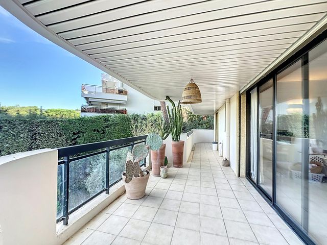 Appartement F3 à louer - 3 pièces - 99.91 m2 - CANNES - 06 - PROVENCE-ALPES-COTE-D-AZUR - Century 21 Adhère Transactions