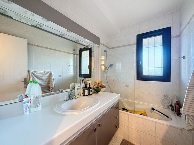 Appartement F3 à louer - 3 pièces - 99.91 m2 - CANNES - 06 - PROVENCE-ALPES-COTE-D-AZUR - Century 21 Adhère Transactions