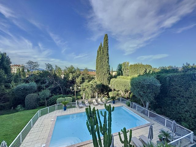 Appartement F3 à louer - 3 pièces - 99.91 m2 - CANNES - 06 - PROVENCE-ALPES-COTE-D-AZUR - Century 21 Adhère Transactions