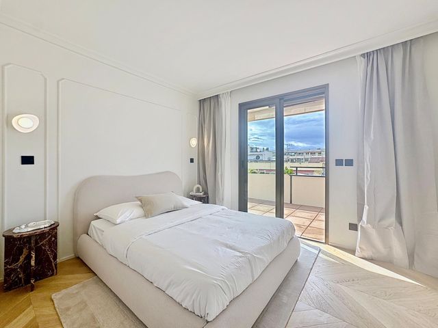 Appartement F4 à vendre - 4 pièces - 83.0 m2 - CANNES - 06 - PROVENCE-ALPES-COTE-D-AZUR - Century 21 Adhère Transactions