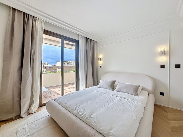 Appartement F4 à vendre - 4 pièces - 83.0 m2 - CANNES - 06 - PROVENCE-ALPES-COTE-D-AZUR - Century 21 Adhère Transactions