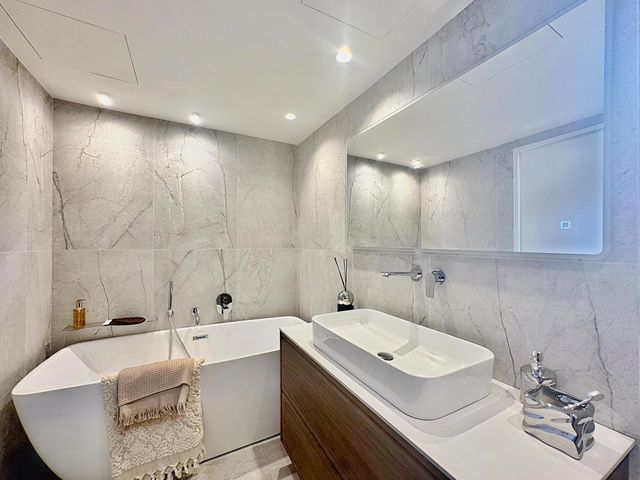 Appartement F4 à vendre - 4 pièces - 83.0 m2 - CANNES - 06 - PROVENCE-ALPES-COTE-D-AZUR - Century 21 Adhère Transactions