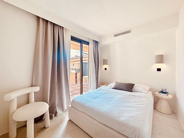 Appartement F4 à vendre - 4 pièces - 83.0 m2 - CANNES - 06 - PROVENCE-ALPES-COTE-D-AZUR - Century 21 Adhère Transactions