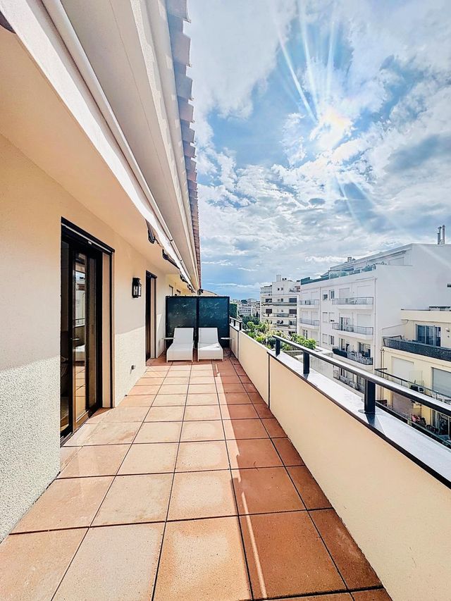 Appartement F4 à vendre - 4 pièces - 83.0 m2 - CANNES - 06 - PROVENCE-ALPES-COTE-D-AZUR - Century 21 Adhère Transactions