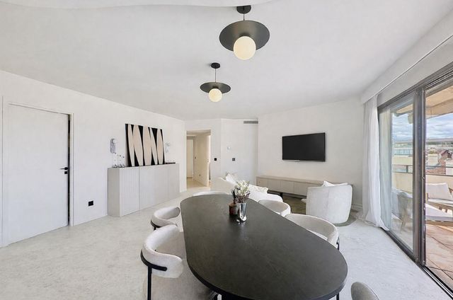 Appartement F4 à vendre - 4 pièces - 83.0 m2 - CANNES - 06 - PROVENCE-ALPES-COTE-D-AZUR - Century 21 Adhère Transactions