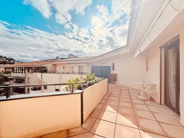 Appartement F4 à vendre - 4 pièces - 83.0 m2 - CANNES - 06 - PROVENCE-ALPES-COTE-D-AZUR - Century 21 Adhère Transactions