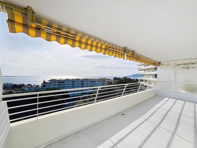 Appartement F4 à vendre - 4 pièces - 98.04 m2 - CANNES - 06 - PROVENCE-ALPES-COTE-D-AZUR - Century 21 Adhère Transactions