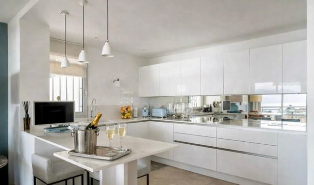 Appartement F3 à vendre - 3 pièces - 116.87 m2 - CANNES - 06 - PROVENCE-ALPES-COTE-D-AZUR - Century 21 Adhère Transactions