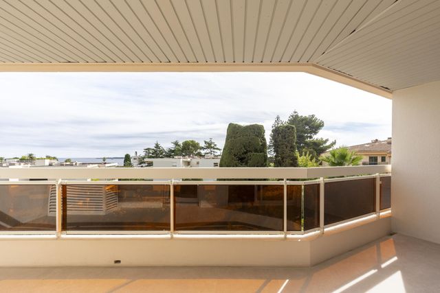Appartement F4 à vendre - 4 pièces - 113.18 m2 - CANNES - 06 - PROVENCE-ALPES-COTE-D-AZUR - Century 21 Adhère Transactions