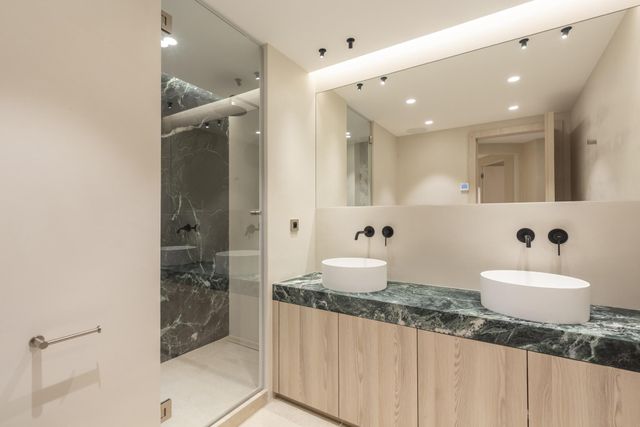 Appartement F4 à vendre - 4 pièces - 113.18 m2 - CANNES - 06 - PROVENCE-ALPES-COTE-D-AZUR - Century 21 Adhère Transactions