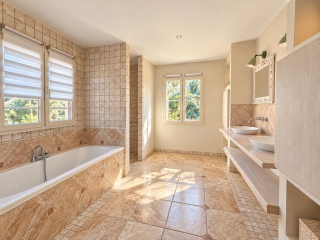 maison à louer - 6 pièces - 175.1 m2 - ROQUEFORT LES PINS - 06 - PROVENCE-ALPES-COTE-D-AZUR - Century 21 Adhère Transactions