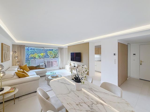 Appartement F3 à vendre - 3 pièces - 72.0 m2 - CANNES LA BOCCA - 06 - PROVENCE-ALPES-COTE-D-AZUR - Century 21 Adhère Transactions