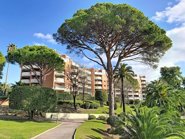 Appartement F3 à vendre - 3 pièces - 72.0 m2 - CANNES LA BOCCA - 06 - PROVENCE-ALPES-COTE-D-AZUR - Century 21 Adhère Transactions