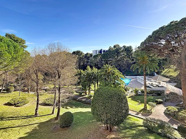 Appartement F3 à vendre - 3 pièces - 72.0 m2 - CANNES LA BOCCA - 06 - PROVENCE-ALPES-COTE-D-AZUR - Century 21 Adhère Transactions