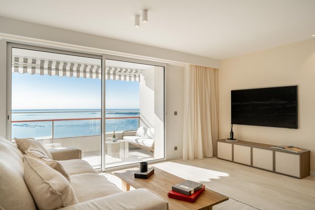 Appartement F3 à vendre - 3 pièces - 83.65 m2 - CANNES - 06 - PROVENCE-ALPES-COTE-D-AZUR - Century 21 Adhère Transactions