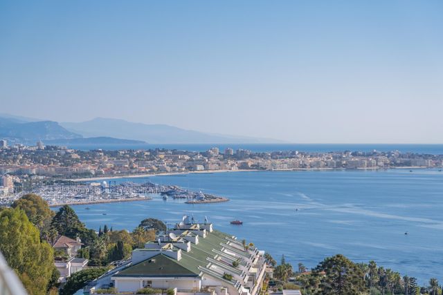 Appartement F3 à vendre - 3 pièces - 83.65 m2 - CANNES - 06 - PROVENCE-ALPES-COTE-D-AZUR - Century 21 Adhère Transactions