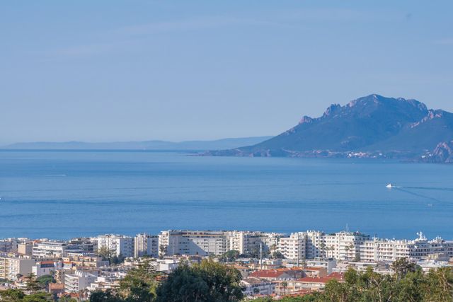 Appartement F3 à vendre - 3 pièces - 83.65 m2 - CANNES - 06 - PROVENCE-ALPES-COTE-D-AZUR - Century 21 Adhère Transactions