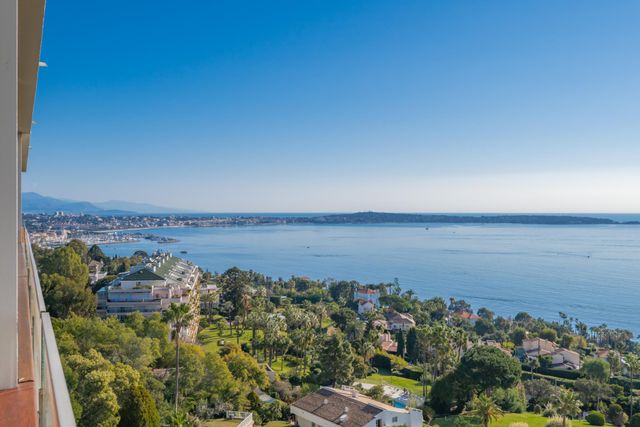 Appartement F3 à vendre - 3 pièces - 83.65 m2 - CANNES - 06 - PROVENCE-ALPES-COTE-D-AZUR - Century 21 Adhère Transactions
