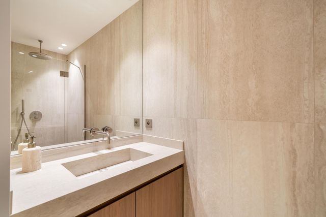 Appartement F3 à vendre - 3 pièces - 83.65 m2 - CANNES - 06 - PROVENCE-ALPES-COTE-D-AZUR - Century 21 Adhère Transactions