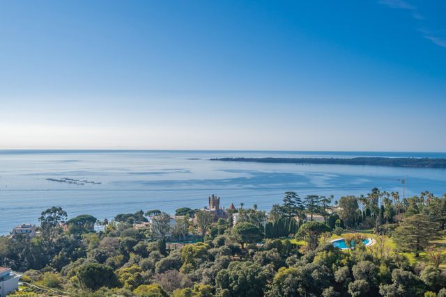 Appartement F3 à vendre - 3 pièces - 83.65 m2 - CANNES - 06 - PROVENCE-ALPES-COTE-D-AZUR - Century 21 Adhère Transactions