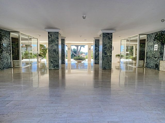 Appartement F2 à vendre - 2 pièces - 61.3 m2 - CANNES - 06 - PROVENCE-ALPES-COTE-D-AZUR - Century 21 Adhère Transactions