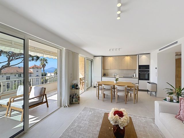 Appartement F2 à vendre - 2 pièces - 61.3 m2 - CANNES - 06 - PROVENCE-ALPES-COTE-D-AZUR - Century 21 Adhère Transactions