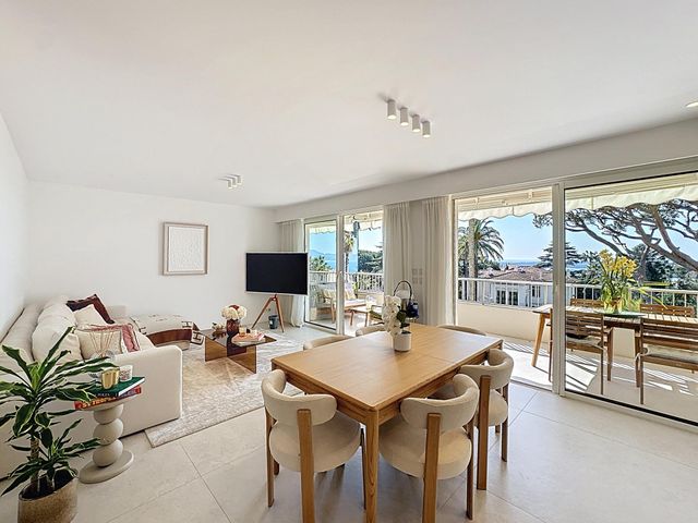 Appartement F2 à vendre - 2 pièces - 61.3 m2 - CANNES - 06 - PROVENCE-ALPES-COTE-D-AZUR - Century 21 Adhère Transactions