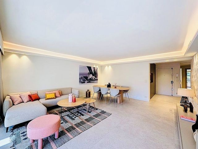 Appartement F3 à vendre - 3 pièces - 98.18 m2 - CANNES - 06 - PROVENCE-ALPES-COTE-D-AZUR - Century 21 Adhère Transactions