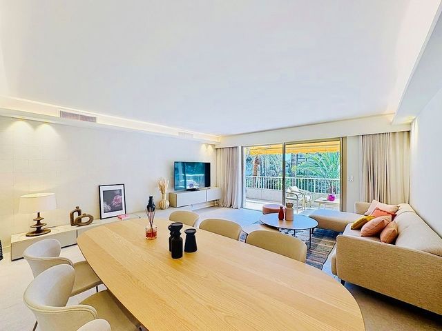 Appartement F3 à vendre - 3 pièces - 98.18 m2 - CANNES - 06 - PROVENCE-ALPES-COTE-D-AZUR - Century 21 Adhère Transactions