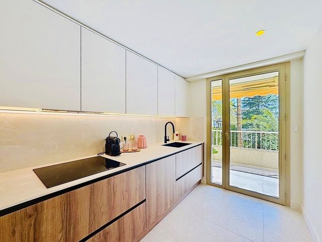 Appartement F3 à vendre - 3 pièces - 98.18 m2 - CANNES - 06 - PROVENCE-ALPES-COTE-D-AZUR - Century 21 Adhère Transactions