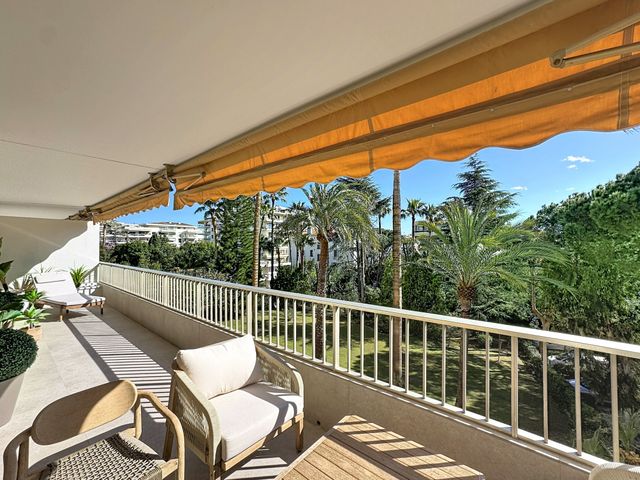 Appartement F3 à vendre - 3 pièces - 98.18 m2 - CANNES - 06 - PROVENCE-ALPES-COTE-D-AZUR - Century 21 Adhère Transactions