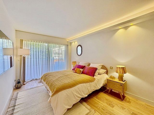 Appartement F3 à vendre - 3 pièces - 98.18 m2 - CANNES - 06 - PROVENCE-ALPES-COTE-D-AZUR - Century 21 Adhère Transactions