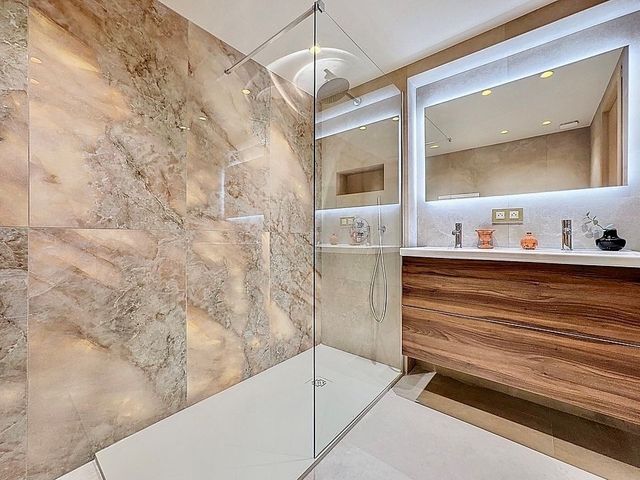 Appartement F3 à vendre - 3 pièces - 98.18 m2 - CANNES - 06 - PROVENCE-ALPES-COTE-D-AZUR - Century 21 Adhère Transactions