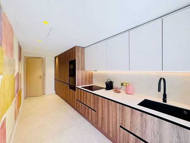 Appartement F3 à vendre - 3 pièces - 98.18 m2 - CANNES - 06 - PROVENCE-ALPES-COTE-D-AZUR - Century 21 Adhère Transactions