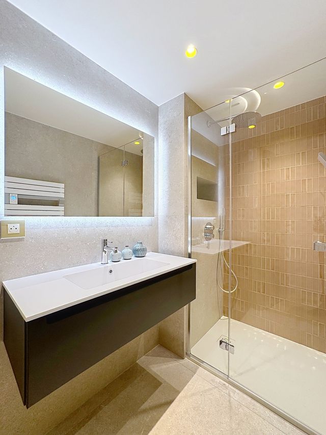 Appartement F3 à vendre - 3 pièces - 98.18 m2 - CANNES - 06 - PROVENCE-ALPES-COTE-D-AZUR - Century 21 Adhère Transactions