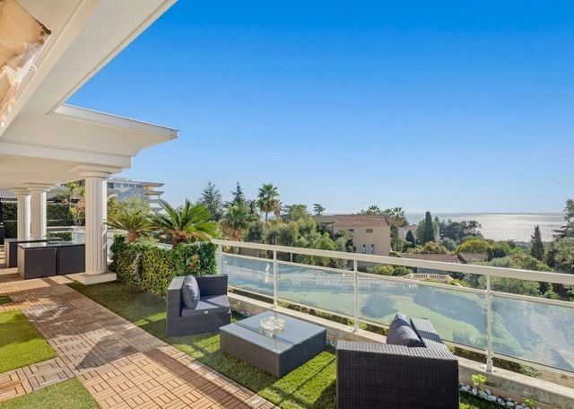 Appartement F4 à vendre - 4 pièces - 163.0 m2 - CANNES - 06 - PROVENCE-ALPES-COTE-D-AZUR - Century 21 Adhère Transactions