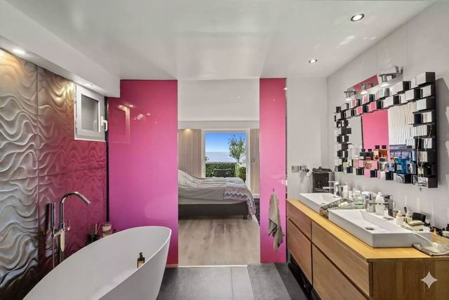 Appartement F4 à vendre - 4 pièces - 163.0 m2 - CANNES - 06 - PROVENCE-ALPES-COTE-D-AZUR - Century 21 Adhère Transactions