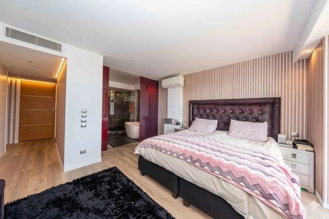Appartement F4 à vendre - 4 pièces - 163.0 m2 - CANNES - 06 - PROVENCE-ALPES-COTE-D-AZUR - Century 21 Adhère Transactions