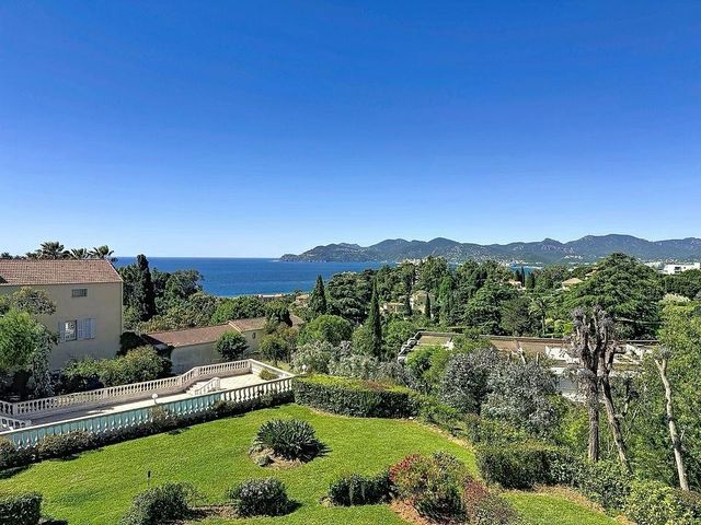 Appartement F4 à vendre - 4 pièces - 163.0 m2 - CANNES - 06 - PROVENCE-ALPES-COTE-D-AZUR - Century 21 Adhère Transactions