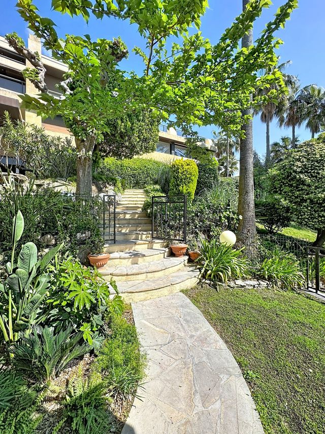 Appartement F3 à vendre - 3 pièces - 83.6 m2 - VALLAURIS - 06 - PROVENCE-ALPES-COTE-D-AZUR - Century 21 Adhère Transactions