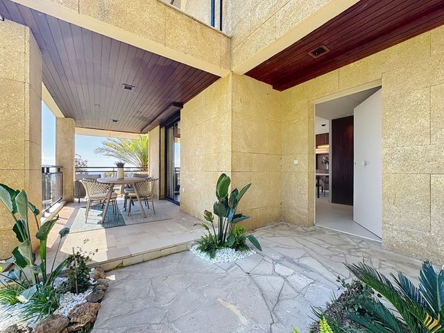 Appartement F3 à vendre - 3 pièces - 83.6 m2 - VALLAURIS - 06 - PROVENCE-ALPES-COTE-D-AZUR - Century 21 Adhère Transactions