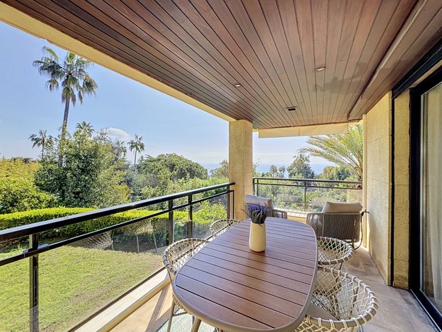 Appartement F3 à vendre - 3 pièces - 83.6 m2 - VALLAURIS - 06 - PROVENCE-ALPES-COTE-D-AZUR - Century 21 Adhère Transactions