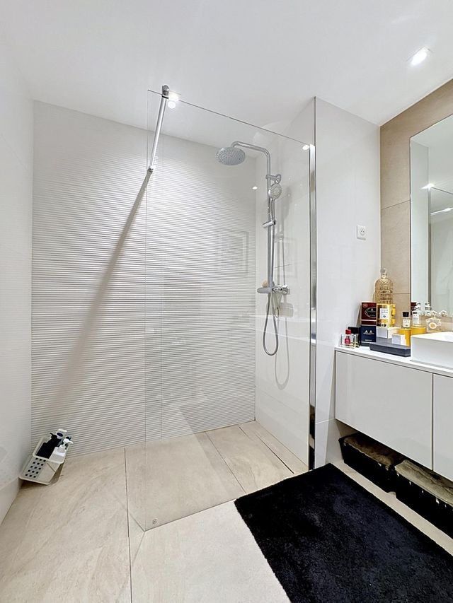 Appartement F3 à vendre - 2 pièces - 80.0 m2 - CANNES - 06 - PROVENCE-ALPES-COTE-D-AZUR - Century 21 Adhère Transactions