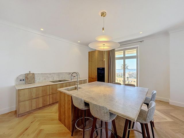 Appartement F4 à vendre - 4 pièces - 196.75 m2 - CANNES - 06 - PROVENCE-ALPES-COTE-D-AZUR - Century 21 Adhère Transactions