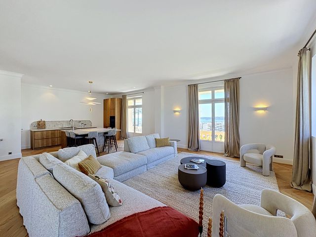 Appartement F4 à vendre - 4 pièces - 196.75 m2 - CANNES - 06 - PROVENCE-ALPES-COTE-D-AZUR - Century 21 Adhère Transactions