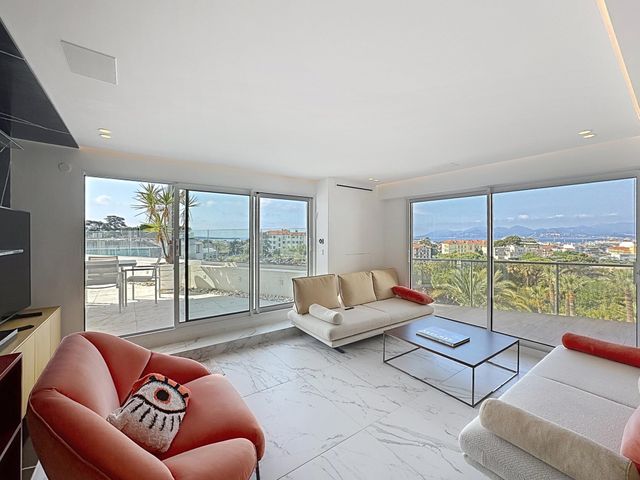Appartement F6 à vendre - 6 pièces - 175.27 m2 - CANNES - 06 - PROVENCE-ALPES-COTE-D-AZUR - Century 21 Adhère Transactions