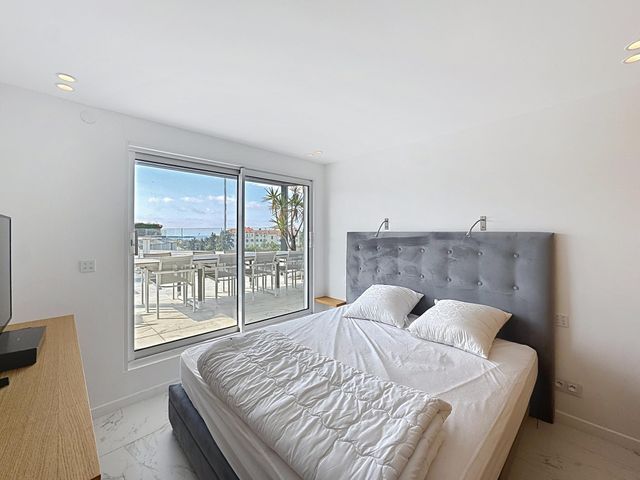 Appartement F6 à vendre - 6 pièces - 175.27 m2 - CANNES - 06 - PROVENCE-ALPES-COTE-D-AZUR - Century 21 Adhère Transactions